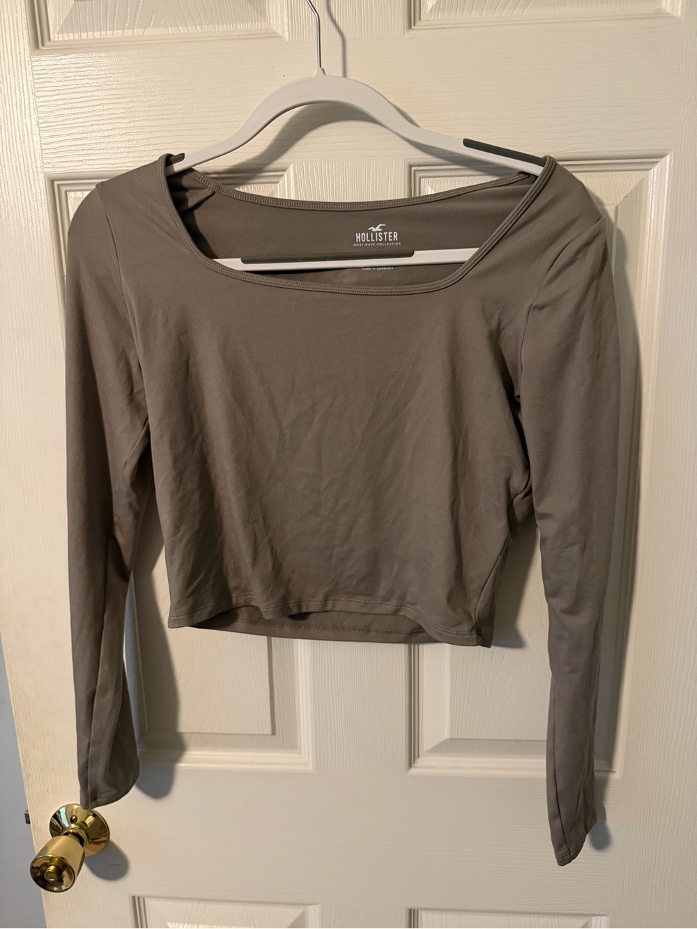 Hollister Women's Long-Sleeve Scoop Neck Crop Top - Taupe Gray
